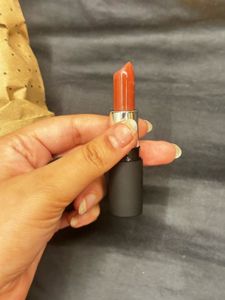 MAC Lipstick with FREE swiss beauty lippie