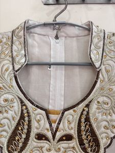 Elegant White &amp; Gold Embroidered Kurti