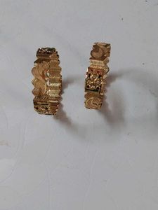Vintage Gold Tone Bangle Set