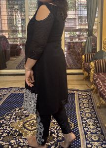 Elegant Black Embroidered Kurta
