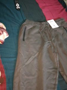 IS BEST JOGGERS IN BAWAKOOF BRAND