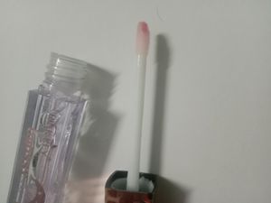 LIP GLOSS