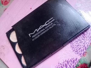 MAC Concealer