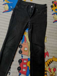 H&amp;M Black Skinny Jeans👖 (Mostly U***)