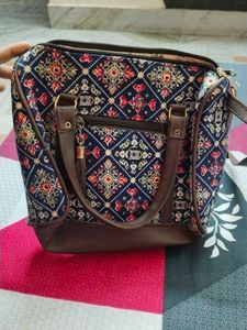 Beutiful Girls Slingbag