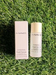 Mac Hyper Real Fresh Canvas Cleansing Oil