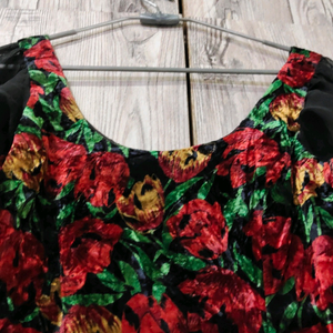 floral velvet dress in offer ✴️🎉