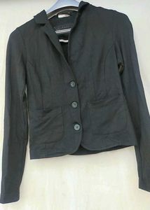 Black Blazer with Notched Lapels and Front Pockets