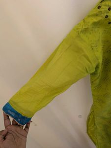 Stiched Kurta With Shawl