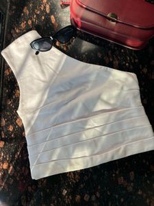 Authentic Zara one off shoulder top