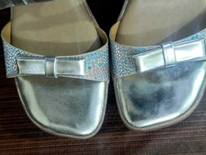 Gorgeous Silver Bow Platform Heels