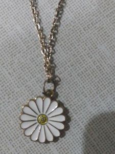 Daisy Pendant Necklace