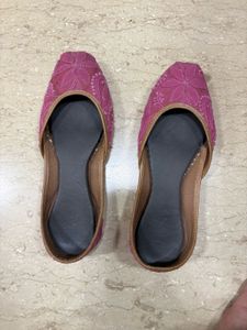 Pink Jutti/ Mojri