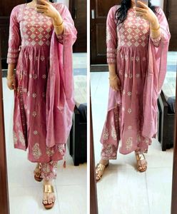 Women Mauve Pink Chikankari Embroidery Kurta Set