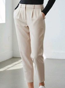 Elegant Beige Capri Pants