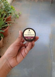 Sunscreen ( Pilgrim Spf 30 Wine Cream)