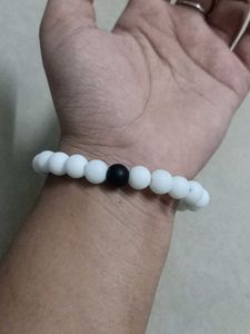 Black And White Pair Bracelet Set.
