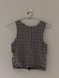 Chic Geometric Print Sleeveless Top