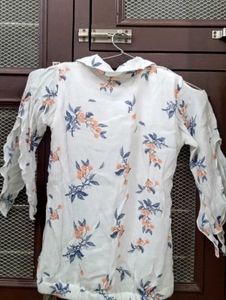White &amp; Blue Women&#39;s Top In Georgette Fabric
