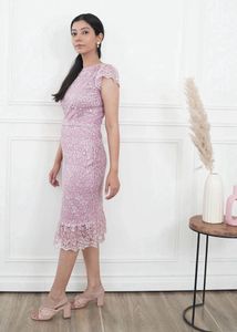 Elegant Lavender Lace Midi Dress