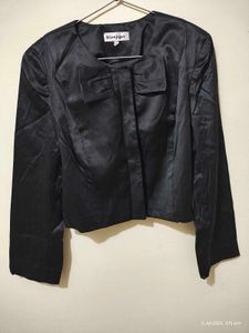 Elegant Black Cropped Jacket