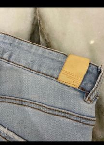 Price Drop!! Zara TRF Highwaisted Jeans
