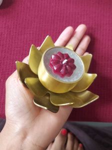 Lotus Tea Holder Filled with Flower Design Scented