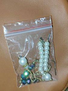 Earrings 👂 Pearl 🦪 And Beads 🧿 + Pouch 👝 🤎