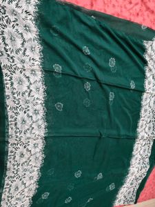 Women Green Floral Printed Georgette Saree