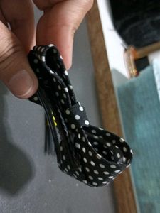 I&#39;m Selling One Bow Clip With Juda Pins
