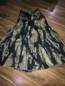 Long Skirt Very Dark Green 💚 Beautiful Colour Weast 32 Stachable Dark Green Skirt With Golden Design In Skirt