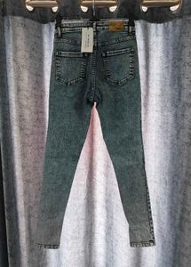 Distressed Skinny Jeans