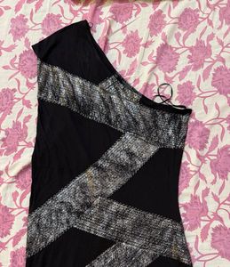 GUESS Never Worn One Shoulder Top.