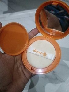Derma Co Sunscreen Compact SPF 50