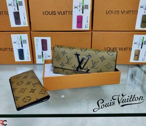 LV 3 FOLDED WALLET WITH BRAND BOX