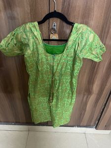 Ethnic Green Color Straight Kurta With  Latkans