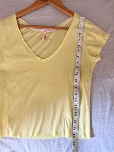 Tally Basic Yellow V-Neck Tee