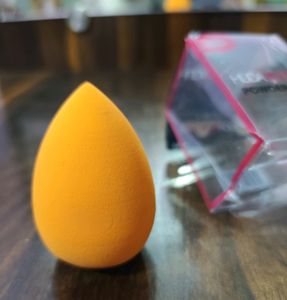 Huda Beauty Blender