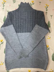 AJIO Colourblock Turtle-Neck Slim Fit Pullover