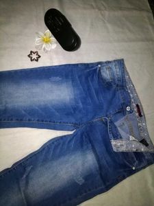 Distressed Cropped Jeans