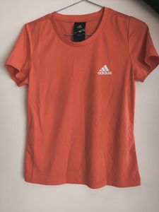 Adidas T-shirt