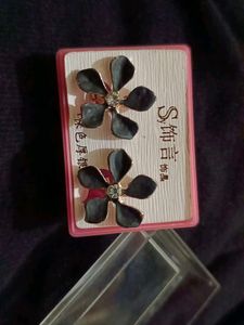 Black Flower Style Earrings