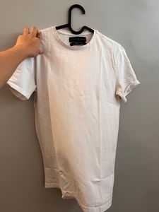 White Zara Tee ( medium - Super Slim Fit ) Fits Size Small Too