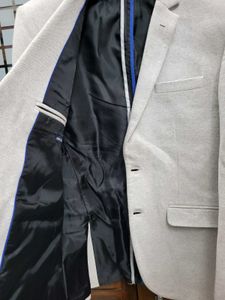 Men’s off-white Blazer