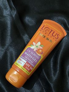 🌞 Lotus Herbals – Safe Sun UV Screen Matte Gel SP