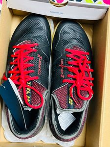 Brand New Yonex Badminton  Power Cushion Comfort Z