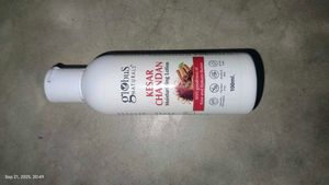 Globus Naturals kesar Chandan Moisturizer Lotion