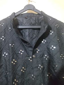 Embroidered Men&#39;s Kurta size M