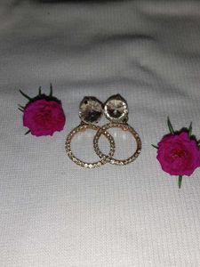 “Elegant Golden Earrings with White Diamonds – Cla