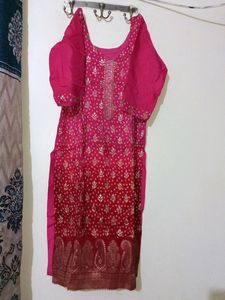 A Pink Silk Bandhni Suit, Neck Dp -6, 1/3 Sleeves, Circle Plazo, With Dupata